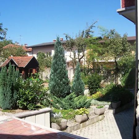 Greenslo Apartment *