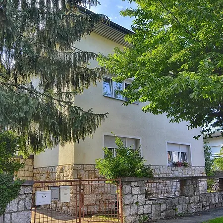 Greenslo Apartment